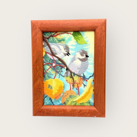 Vintage Framed Embroidered Bird Wall Art Set Chickadees Cardinal 5 x 7 - Picture 2 of 4